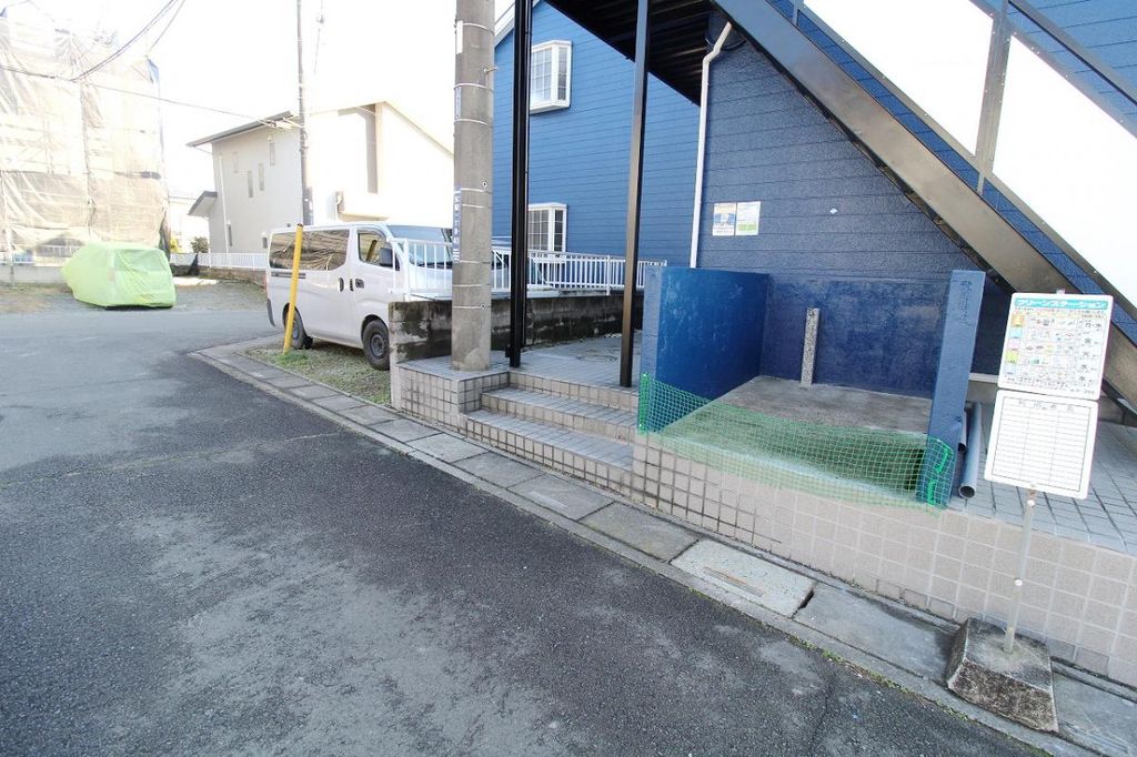 エントランス　駐車場