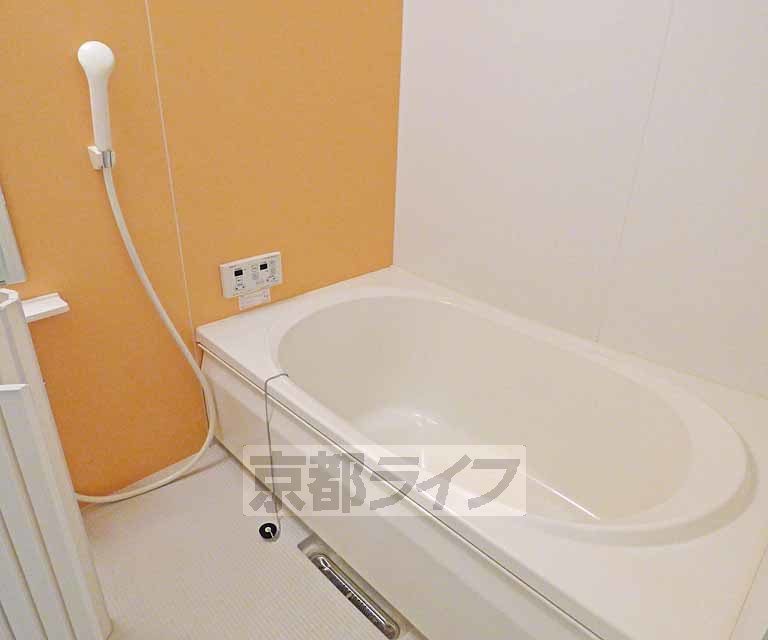 バス・シャワールーム　ゆったりと入ることができるお風呂です。