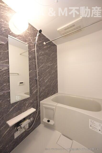 バス・シャワールーム　ゆったり過ごせるお風呂です