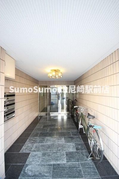 エントランス　ゆとりのあるエントランスです