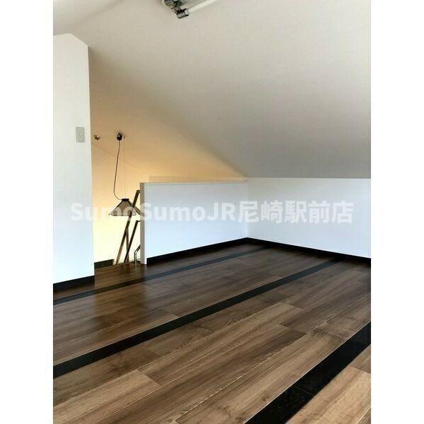 居室・リビング　こちらのリビングで趣味の時間をお楽しみください