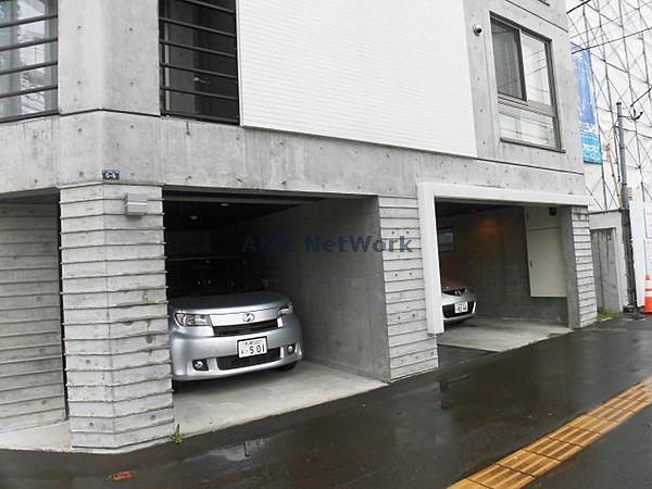 駐車場　駐車場