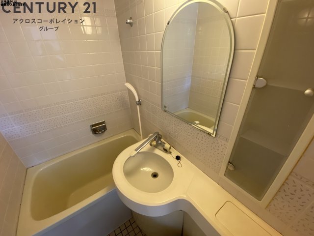 洗面設備　浴室内に洗面台付き！