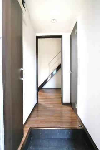 玄関　明るい玄関でお出迎え出来ます