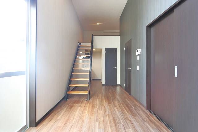 居室・リビング　9.8帖のリビングでおくつろぎください