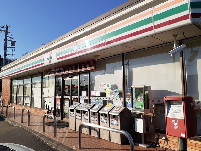 コンビニ　セブンイレブン牛久刈谷団地入口（コンビニ）まで500m