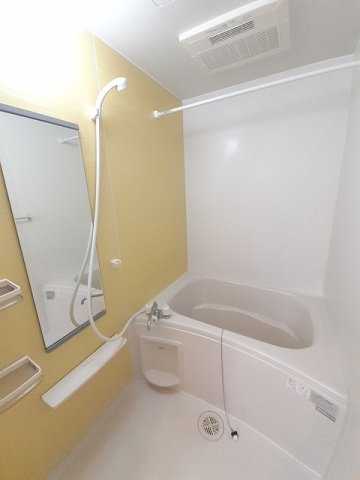 バス・シャワールーム　落ち着いた空間のお風呂です