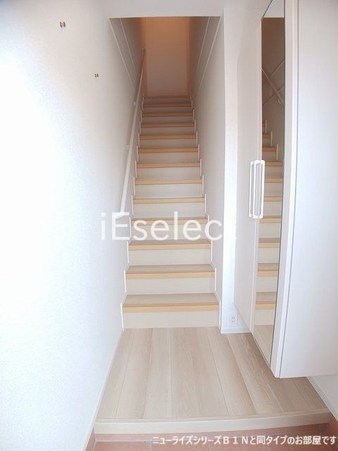 玄関　※同仕様の画像の為、実際とは異なります