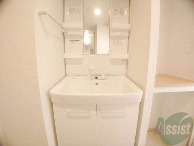 洗面設備　シャワー付洗面化粧台、忙しい朝に、味方になりますね！