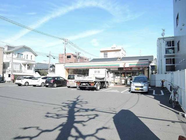 コンビニ　セブンイレブン鹿児島荒田１丁目店（コンビニ）まで128m