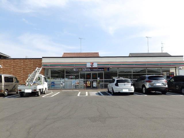 コンビニ　セブンイレブン（コンビニ）まで858m