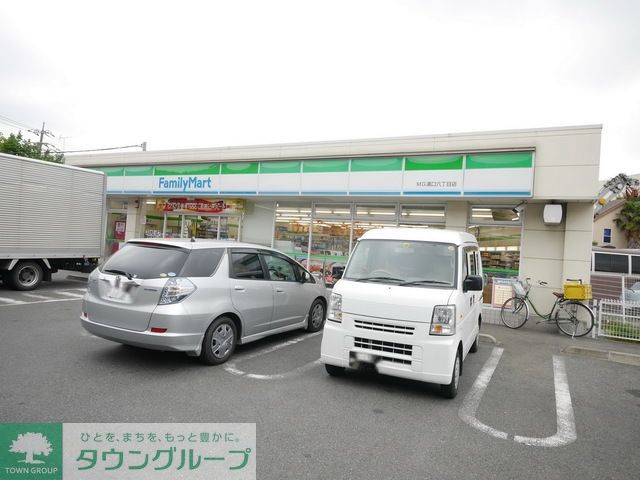 コンビニ　ファミリーマート（コンビニ）まで700m