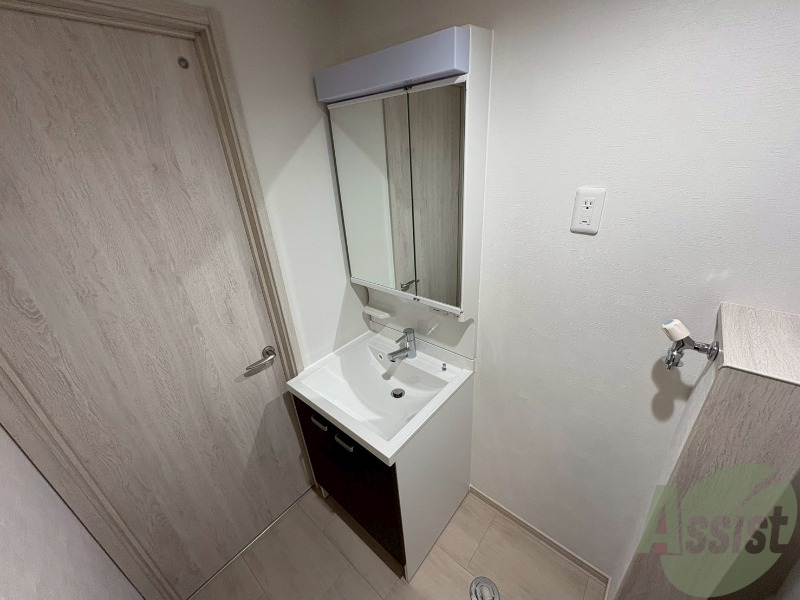 洗面設備　独立洗面台です。毎日の身支度が楽しみになりますね。