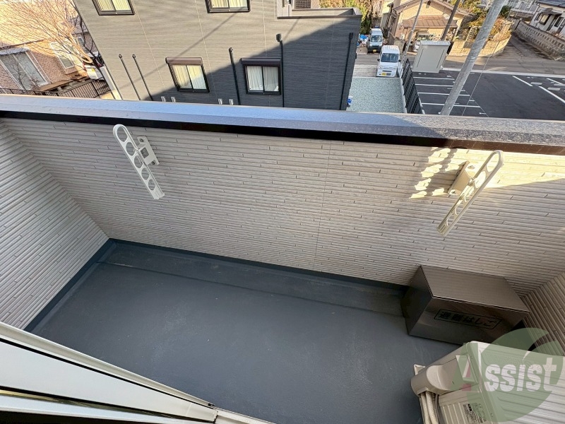 バルコニー　バルコニーです。外干しも可能となっております。