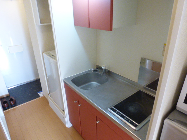 キッチン　2口電気式コンロ付　　調理スペースがワイド