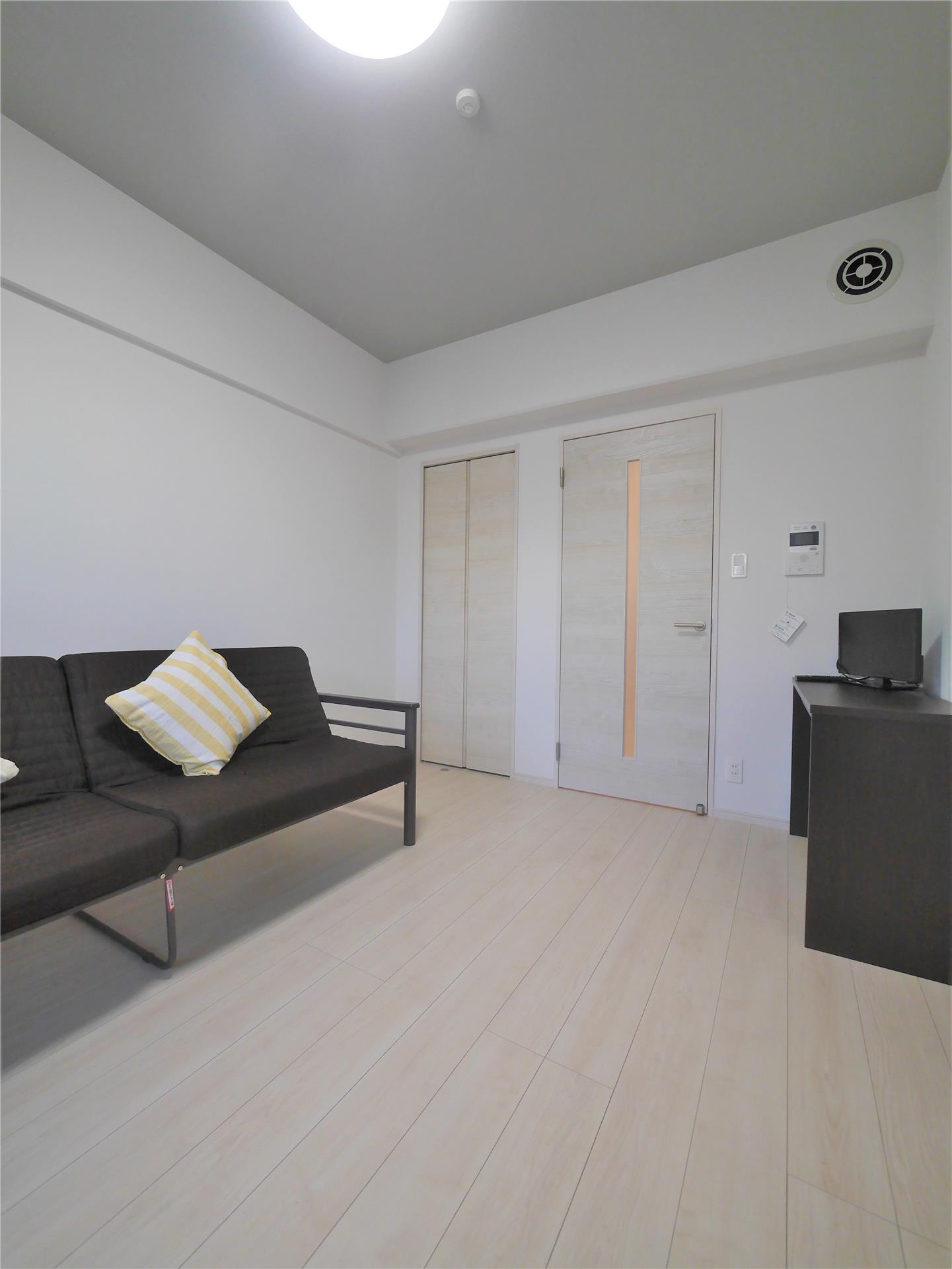 居室・リビング　同仕様写真（モデルルーム写真のため入居時家具・備品等はついて