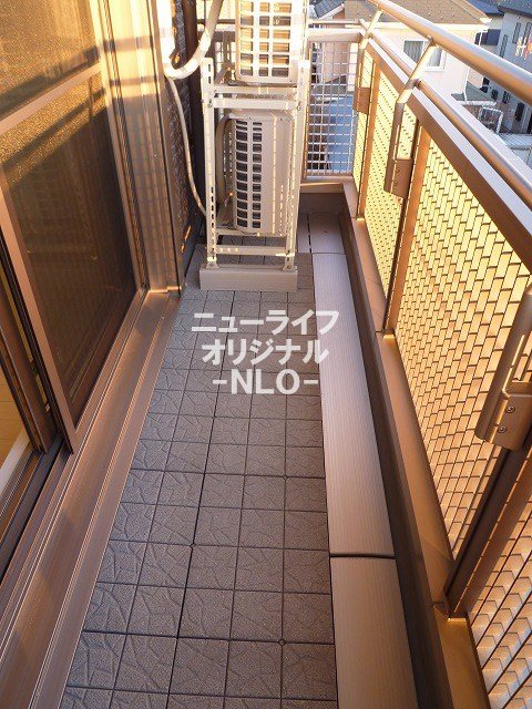 バルコニー　最上階、南向きなので日中に光が差し込みます☆