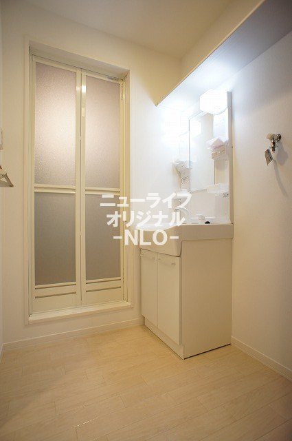 洗面設備　身支度にもシンク周りのお手入れにも役立つ洗髪洗面台☆