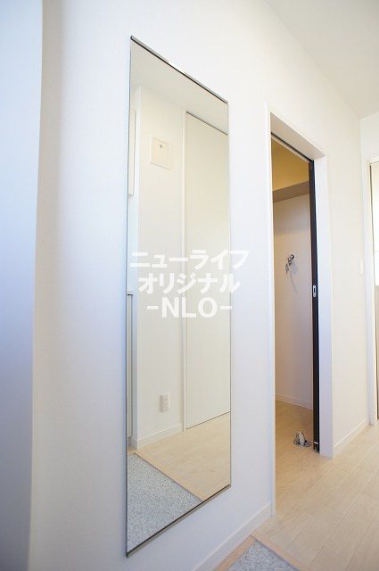 その他設備　全身ミラーが付いているので身だしなみ確認に便利です☆
