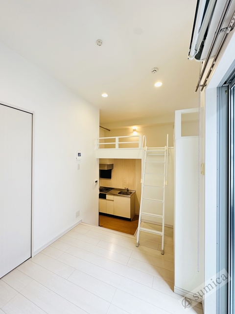 居室・リビング　天井高が高くオシャレな室内です♪♪