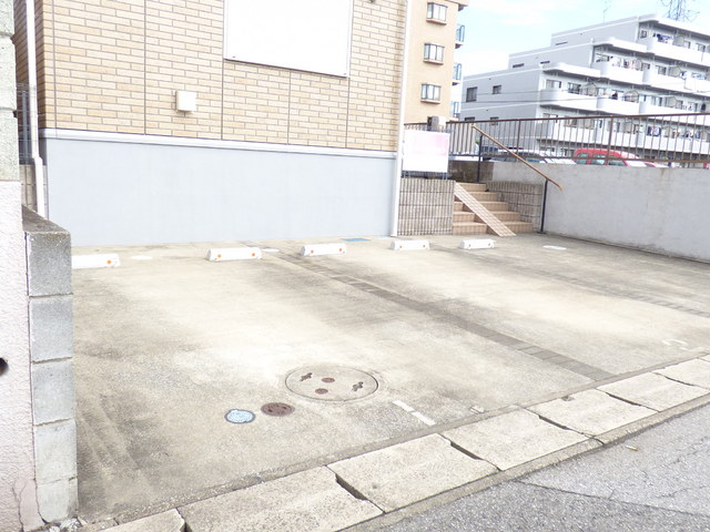 駐車場　敷地内駐車場スペースですよ♪空き要確認
