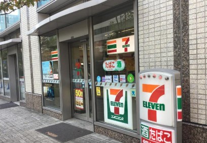 コンビニ　セブンイレブン 中央区新川1丁目店（コンビニ）まで400m