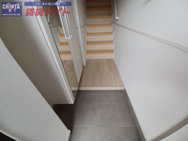 玄関　同型参考写真