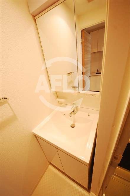 洗面設備　スプランディッド難波　独立洗面化粧台