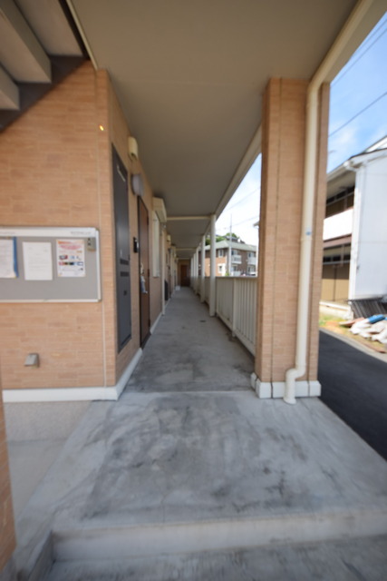 エントランス　★共用部分もしっかりお手入れされています★