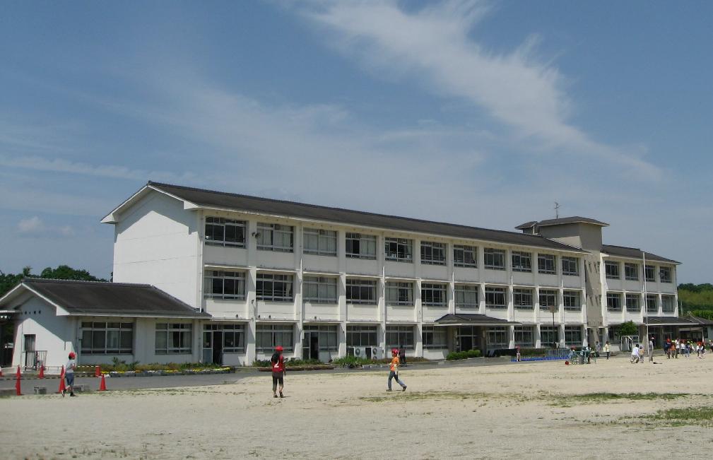 小学校　奈良市立佐保台小学校（小学校）まで774m