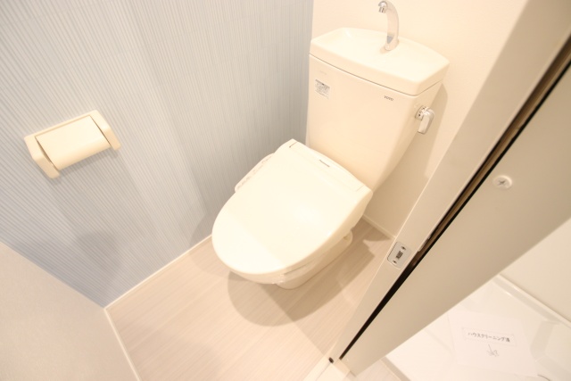 トイレ　※別室の参考写真の為、現況優先です。