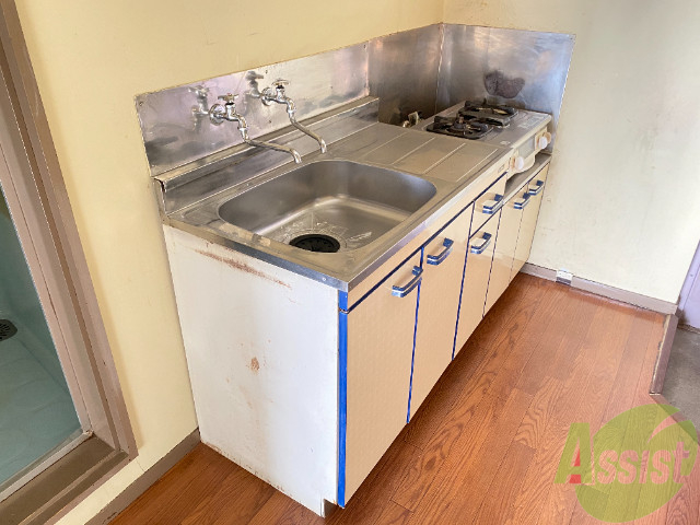 キッチン　十分なスペースのあるキッチン。まな板置き場もございます。