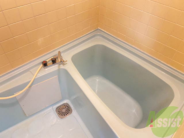 バス・シャワールーム　広いので足を伸ばしてゆっくりと浸かることができるお風呂です