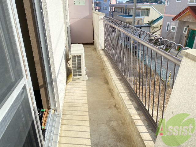 バルコニー　バルコニーはこちらです。広いのでのびのびと作業ができますね