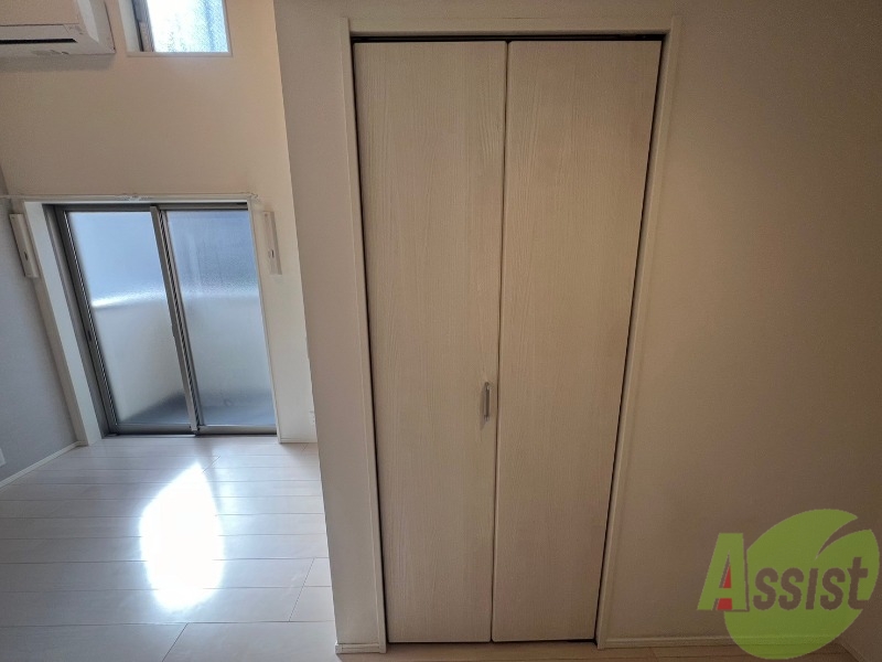 収納　高さのあるクローゼットで長めの衣類も収納可能です