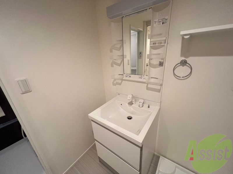 洗面設備　洗面は収納もあるので身支度にとても便利です