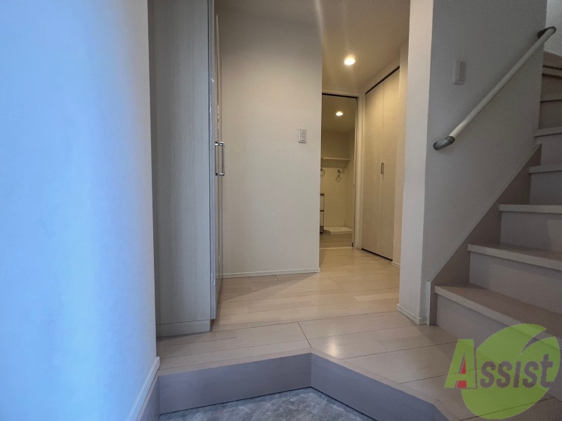 玄関　シンプルなすっきりとした玄関になっています