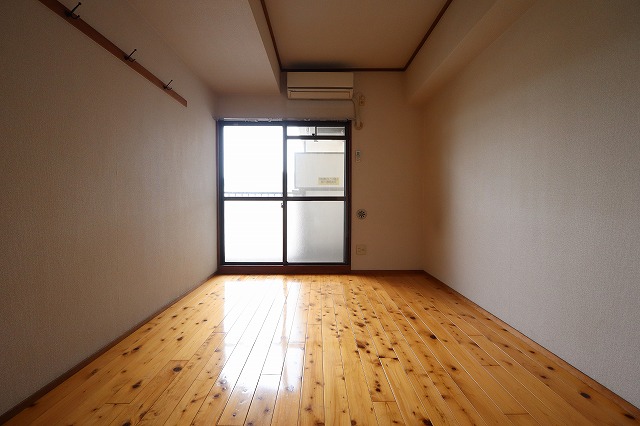 居室・リビング　別号室の写真です