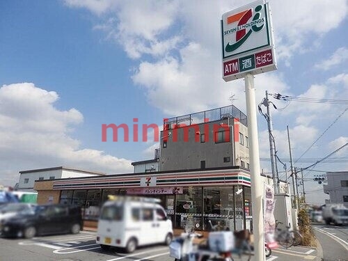 コンビニ　セブンイレブン高槻唐崎北店（コンビニ）まで559m