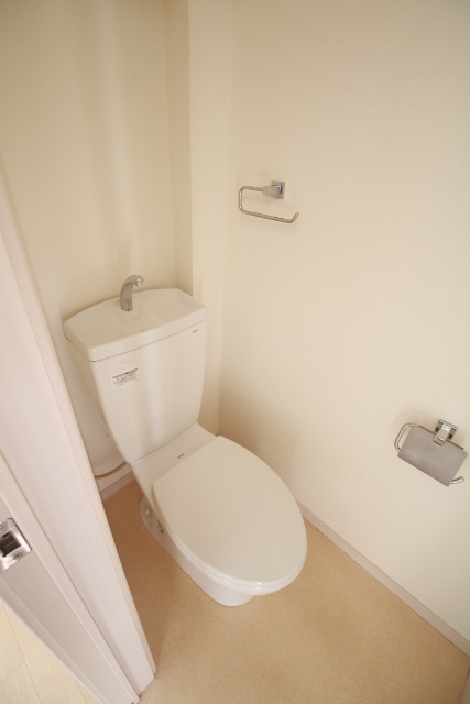 トイレ　※別室の参考写真の為、現況優先です。