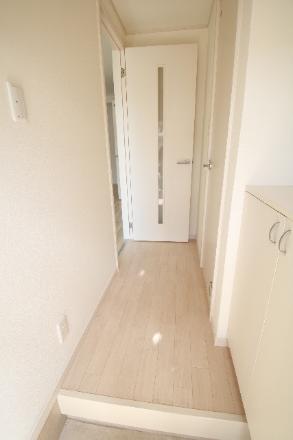 玄関　※別室の参考写真の為、現況優先です。