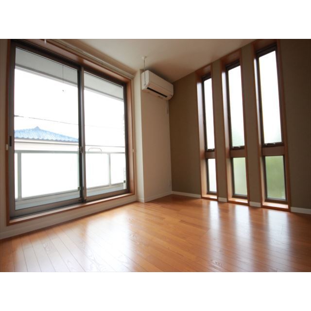 居室・リビング　２面採光のお部屋★