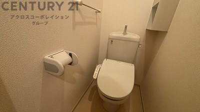 トイレ　温水洗浄便座付きのトイレです♪