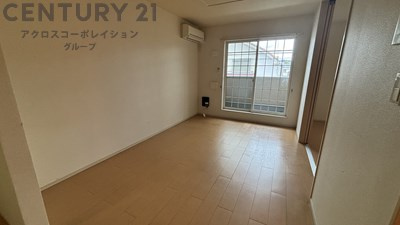 居室・リビング　エアコン付き11.2帖の洋室です♪