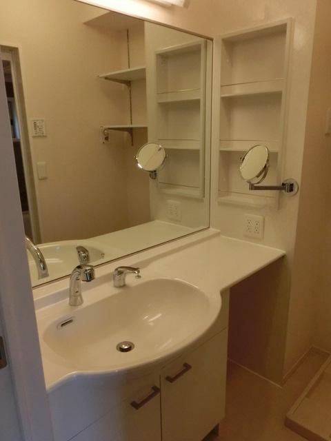 洗面設備　★大きなドレッサー★