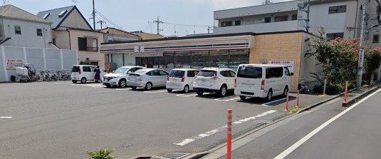 コンビニ　セブンイレブン 足立西新井本町4丁目店（コンビニ）まで697m