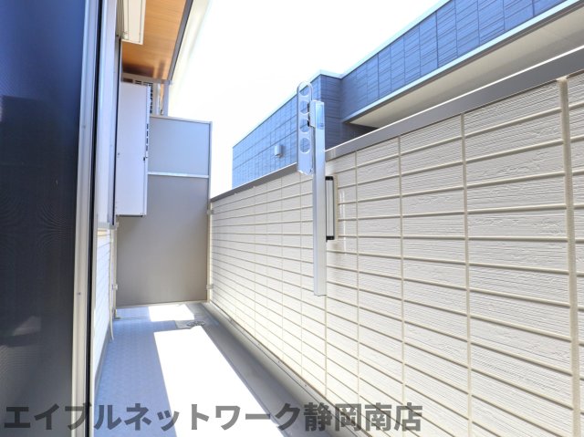 バルコニー　お洗濯にも便利なバルコニー付き