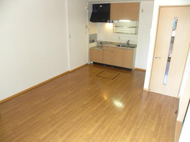 居室・リビング　写真は102号室のものです。