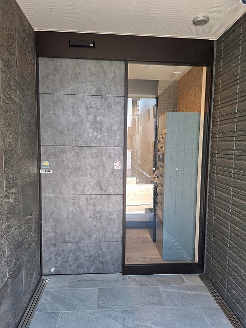 エントランス　風除室のあるオートロック