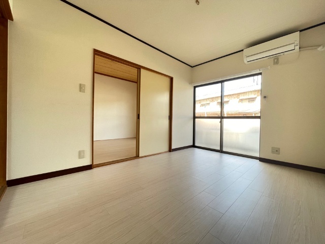 居室・リビング　別号室の写真です